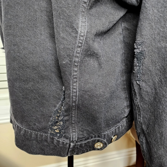 Basic Organically Grown Cotton Denim Jacket by Forever 21, size Medium - Picture 10 of 13